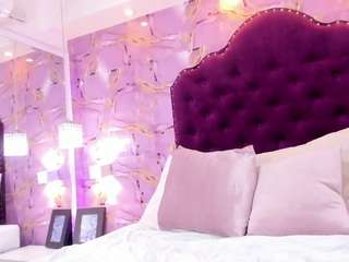 Live cam show with lunabloomm