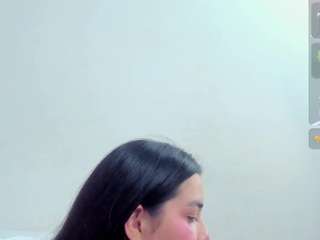 Live cam show with lunabloomm