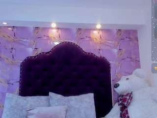 Live cam show with lunabloomm