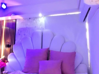 lunabloomm live cam preview