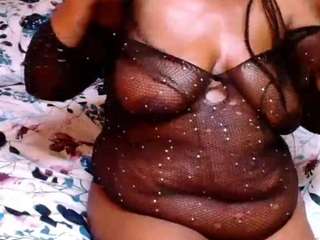 le modèle sweetebonypeach est en webcam porno dans un show sur le site camsoda, il possède les tags suivants: anal toys,black hair,blowjob,brown eyes,cowgirl,deepthroat,dildo or vibrator,drinking,new,no smoking,striptease,tits