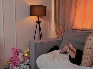 keiraharkenreader webcam