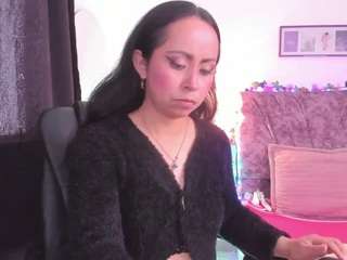 Live webcam model lunaasantamaria on Soda Cams