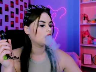 nikki-kiss live webcam show