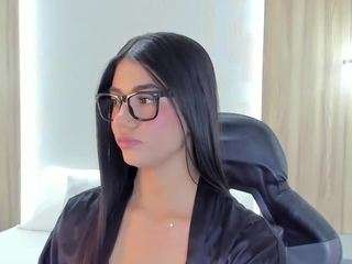 Live webcam model emma-rousse5 on Soda Cams