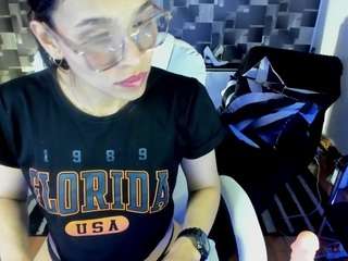 le modèle candy-girl30 est en webcam porno dans un show sur le site camsoda, il possède les tags suivants: blowjob,brown eyes,camel toe,cum in pussy,deepthroat,dildo or vibrator,natural,no drinking,no smoking,orgasm,brown hair,curvy,hd,latina,milf,small tits