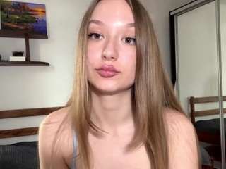 hettiekeisker, female webcam model,  years old, on live webcam