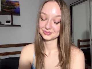 hettiekeisker, female webcam model,  years old, on live webcam