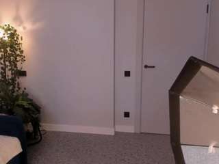 le modèle jenninehoylton est en webcam porno dans un show sur le site camsoda, il possède les tags suivants: ass bouncing,brown hair,erotic dance,fingering,flashing,normal,small tits,teen 18,young adult,hd