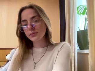 Live webcam model josefanieva on Soda Cams