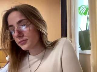 Live webcam model josefanieva on Soda Cams