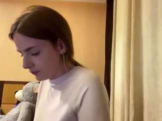 Эта модель сейчас онлайн. josefanieva