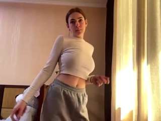 Эта модель сейчас онлайн. josefanieva