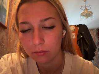 Live webcam model kierstenwesterman on Soda Cams