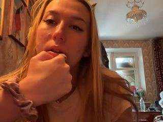 Live webcam model kierstenwesterman on Soda Cams