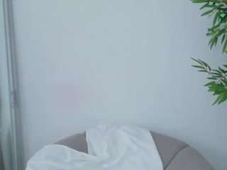 Tiny-Blush — LIVE on Camsoda