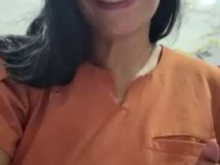 Live webcam model georgina253 on Soda Cams