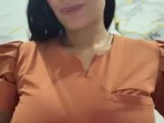 Live webcam model georgina253 on Soda Cams