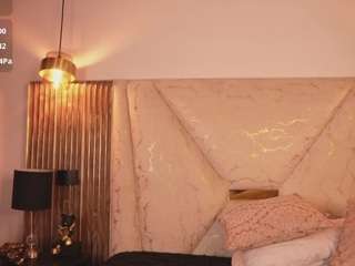 ariaaadoll's CamSoda show and profile