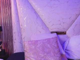 ariaaadoll Live Webcam on CamSoda