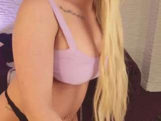 blondiexstar webcam
