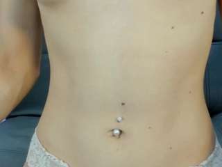 Ce modèle est en direct maintenant. emma-angel-04