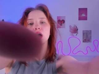 Live webcam model ginnygingergirl on Soda Cams