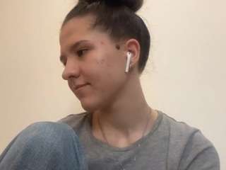 Live webcam model cucnill on Soda Cams