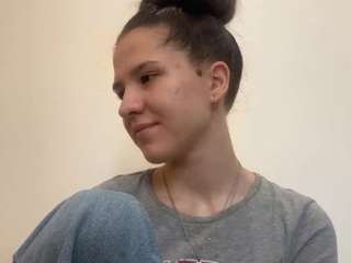 Live webcam model cucnill on Soda Cams