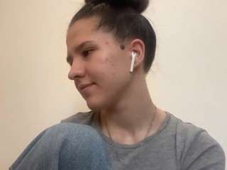 Live webcam model cucnill on Soda Cams