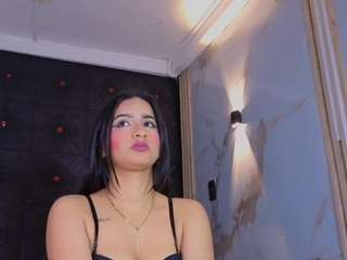 logan-and-rachel Live Webcam on CamSoda