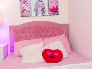 sophie-scott1x Live Webcam on CamSoda