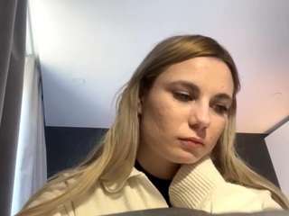 Live webcam model indirastorm on Soda Cams