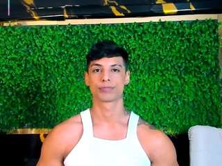 Este modelo está en vivo ahora. owenhotmodel98