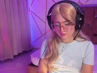 This model is live right now. vivicutie