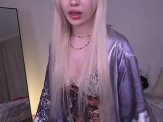 kitsuwaifu's CamSoda show and profile