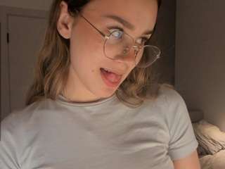 AdelleIbey live webcam show