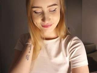 AdelleIbey live cam preview