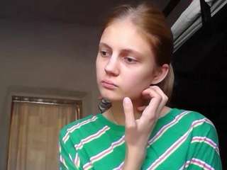 Kira live cam preview