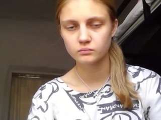 Kira live cam preview