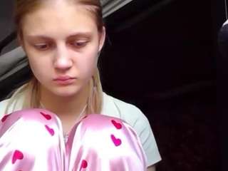 Kira live cam preview
