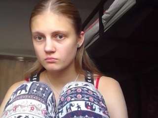 Kira live cam preview