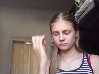Kira live cam preview