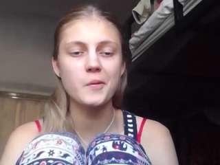 Kira live cam preview