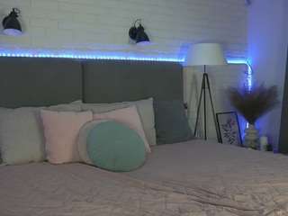 Kira-Moonnn live webcam show