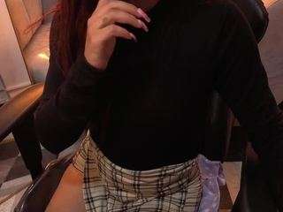 SKINNYLAURA