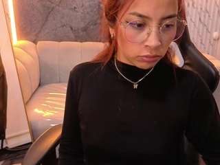 SKINNYLAURA