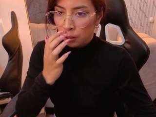 SKINNYLAURA