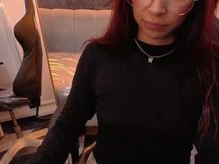 SKINNYLAURA