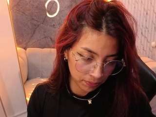 SKINNYLAURA